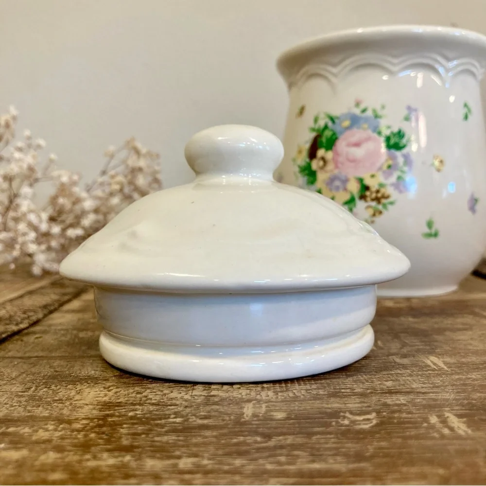 6.5” Tall Vintage Ceramic Canister Floral Container Storage Grandmacore Kitchen